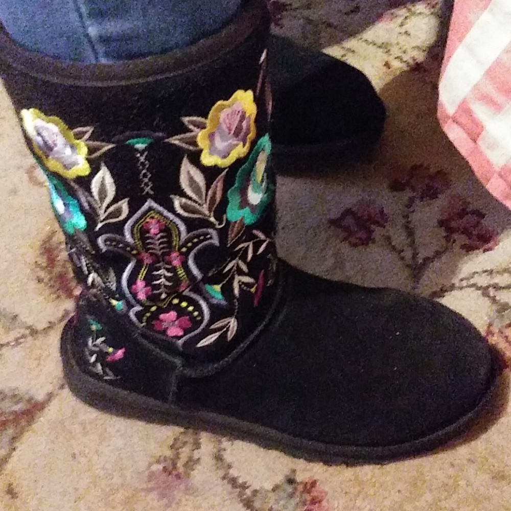Uggs (RARE) LIMITED EDITION - Picture 2 of 4